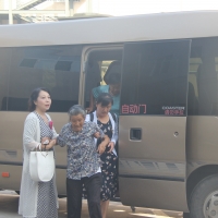 大魏社区为60周岁以上的老年人举行免费体检活动